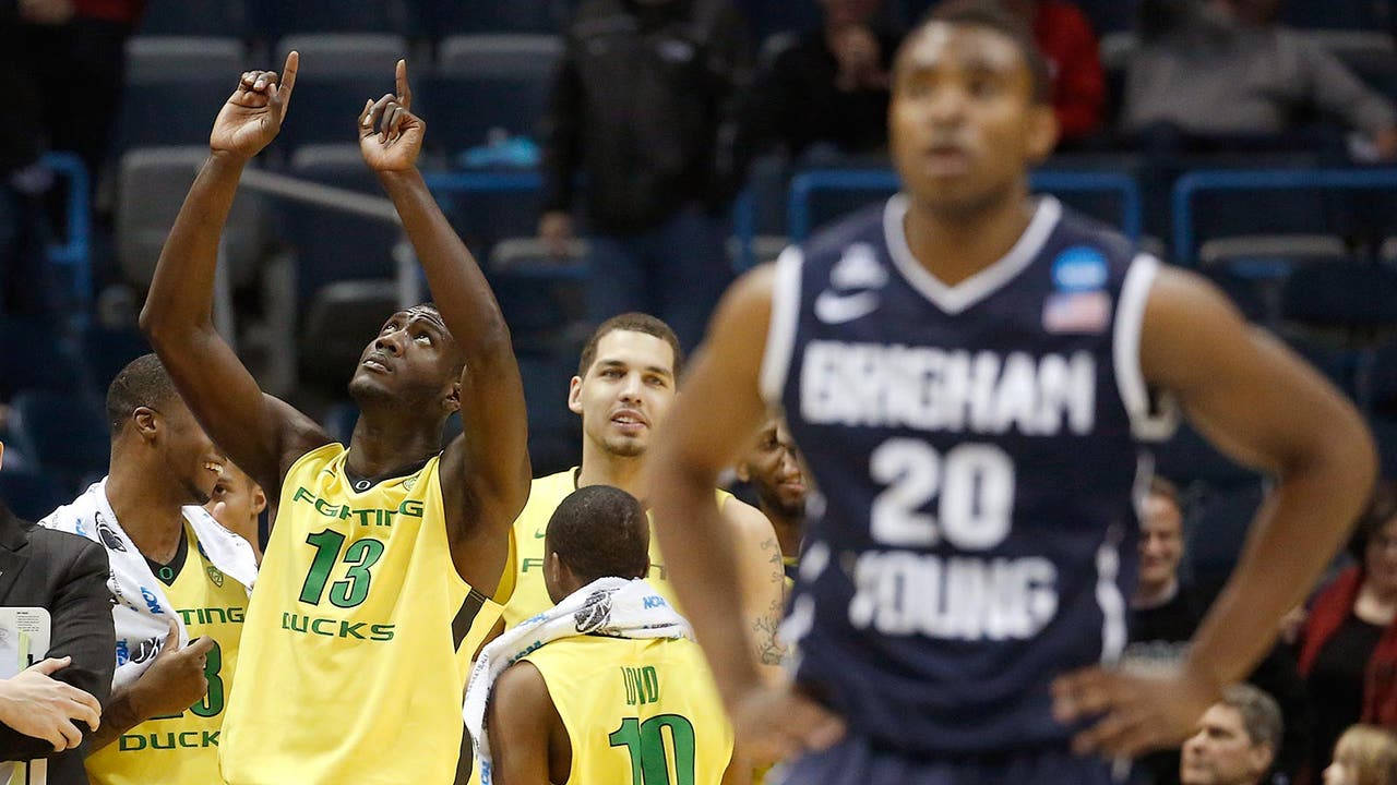 Cook scores career-high 23 points as No. 7 Oregon beats No. 10 BYU